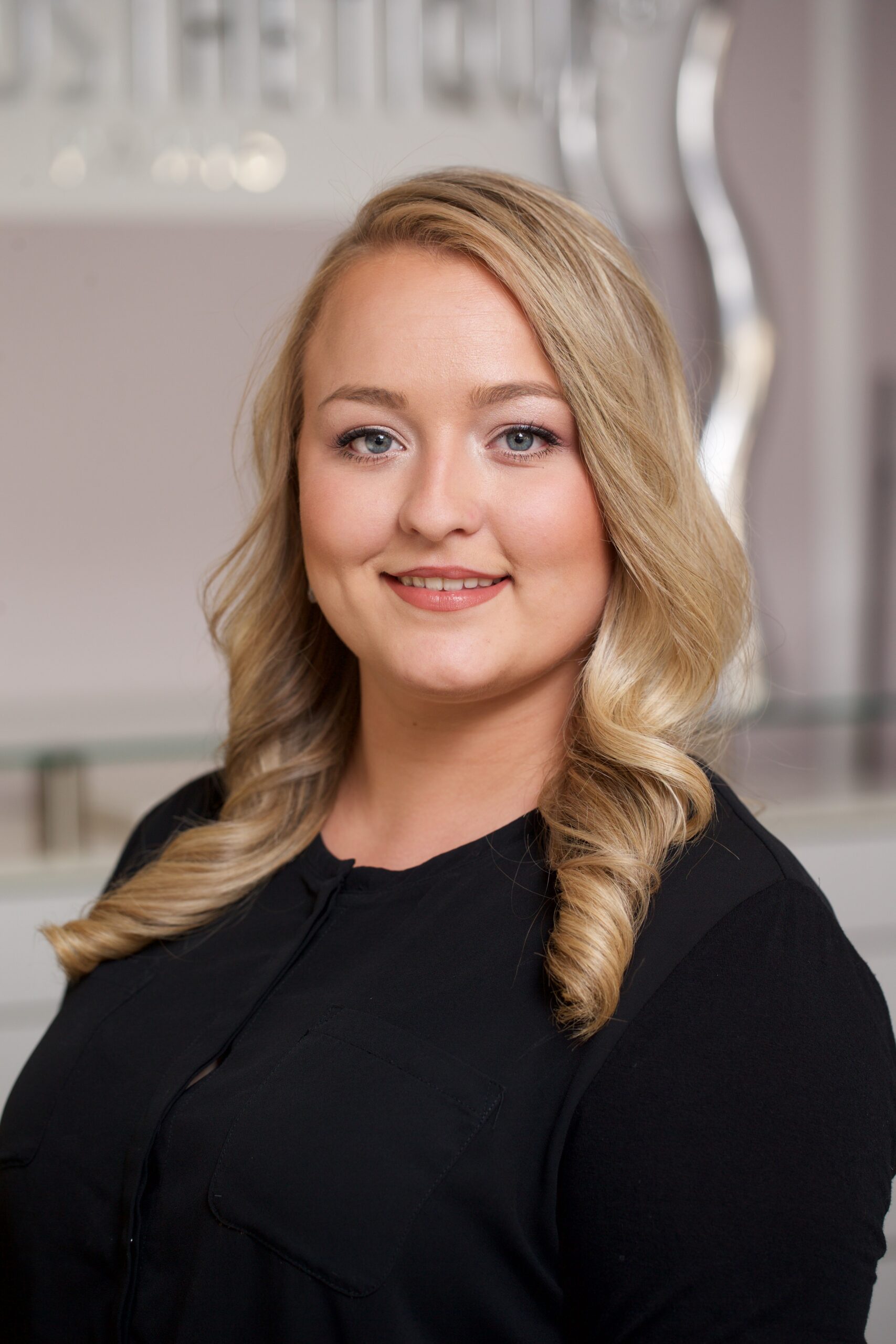 Anna - Masterstylistin für Farbfreihandtechniken sowie Haarverdichtung oder- verlängerung Foto von Anna